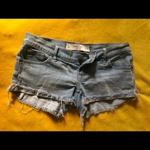Happy Sunday💗 item//Abercrombie jean shorts